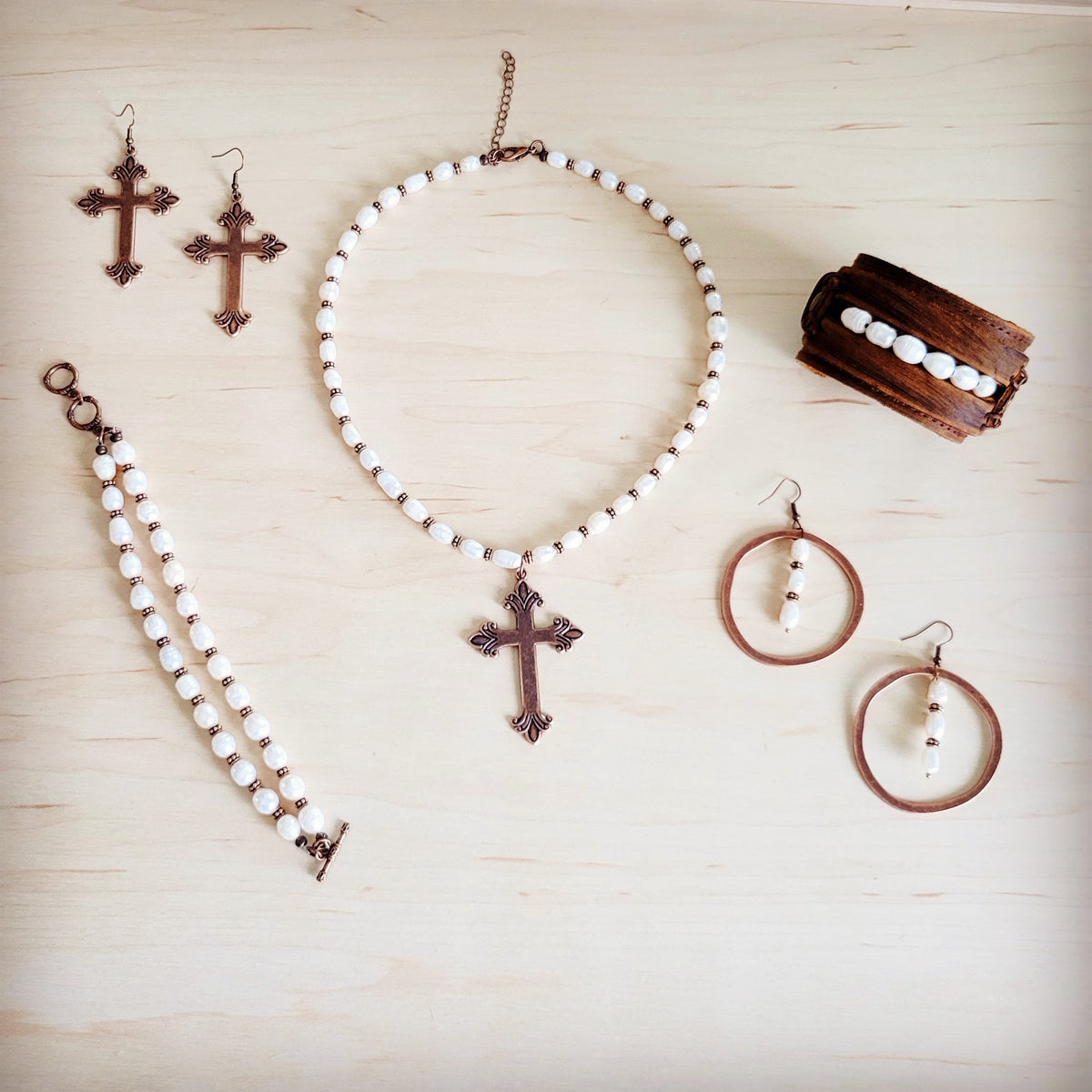 **Genuine Freshwater Pearl Collar Boho Necklace w/ Cross 263s